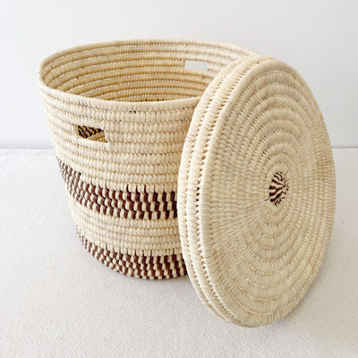 18.5" Lidded Palm Basket- Brown Checker